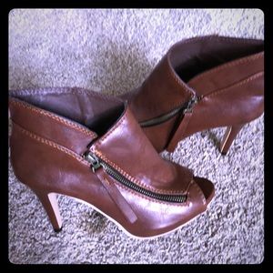 Brand New brown heels 👠